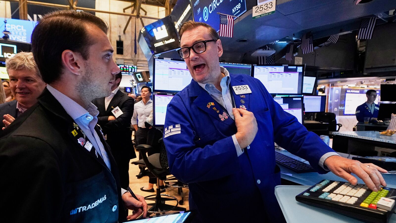 Wall Street Live: Stock indexes dampened as investors Eye US-China Trading Conversations | Einsmark news