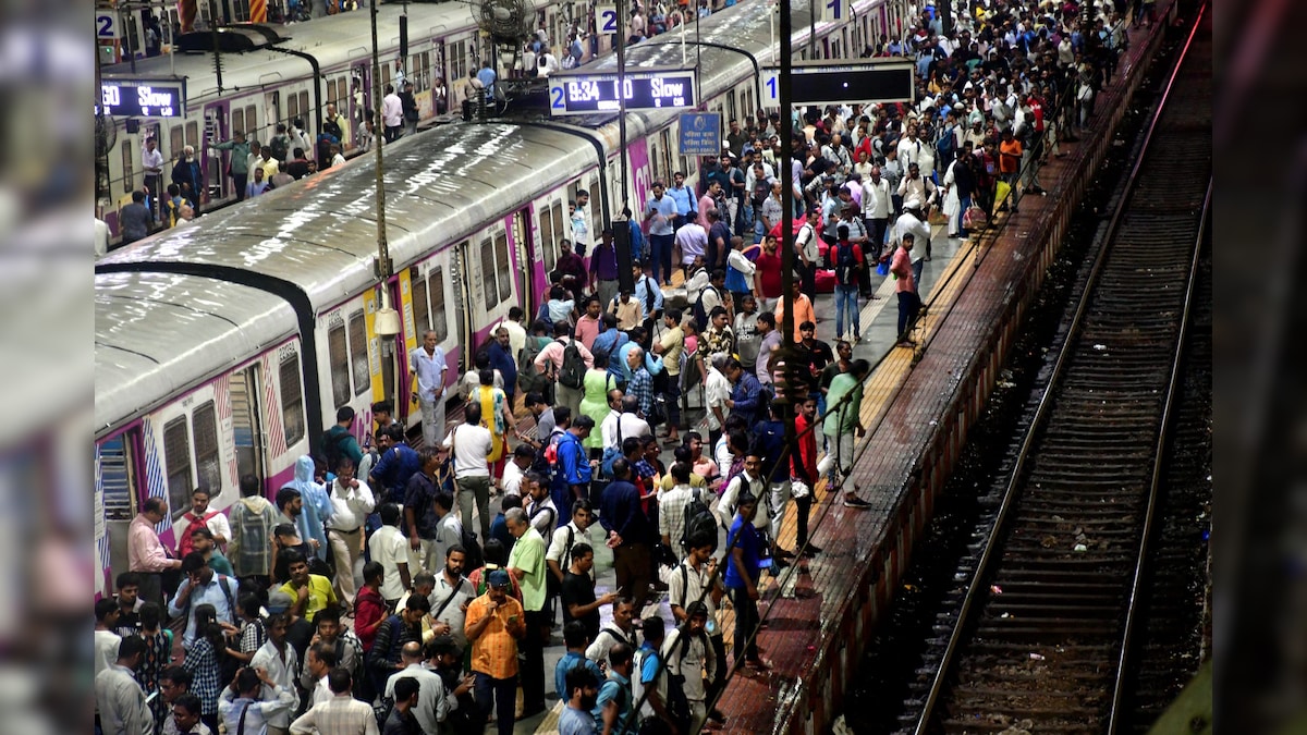 Indian Railways: Mumbai Local Train starts automatic door, trial will start from October