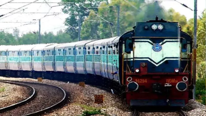 One thousand ID -block Jhansi, which is not connected to Aadhaar -card, e -se -hair -verification for tatkal ticket booking Railways started working -Irctc Closes 2 Crore accounts Convert Aadhaar for Tatkal Ticket Priority