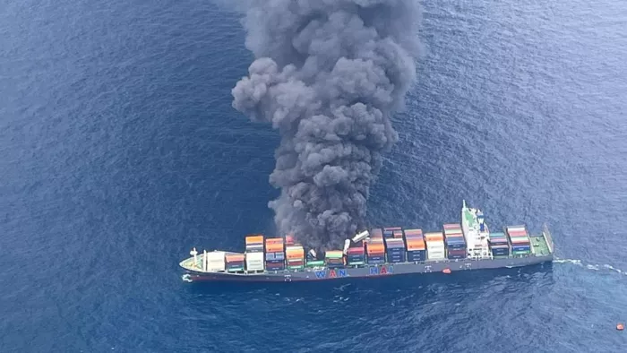 Singapore’s fire on the coast of Kerala, crew members missing – Singapore ship of Kerala Coast Crew missing