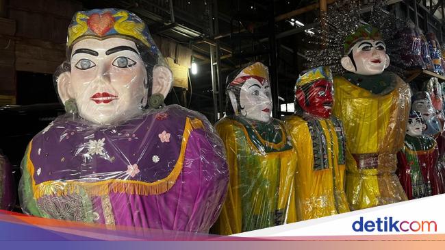 Producers in Setu Babakan Support the Ondel-Envisions not used to bus