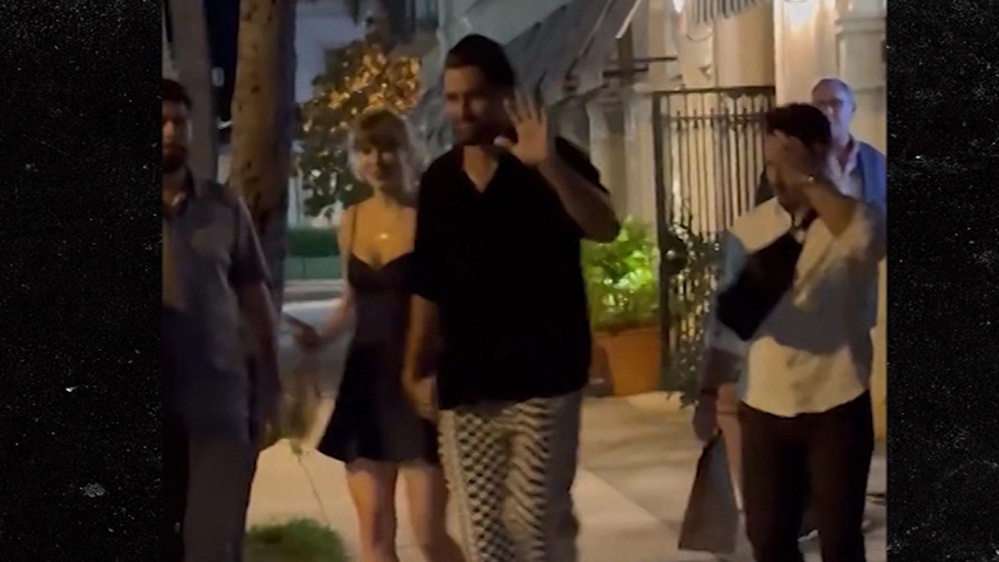 Taylor Swift, Travis Kelce Hold Hands During Date Night in Florida – ryan