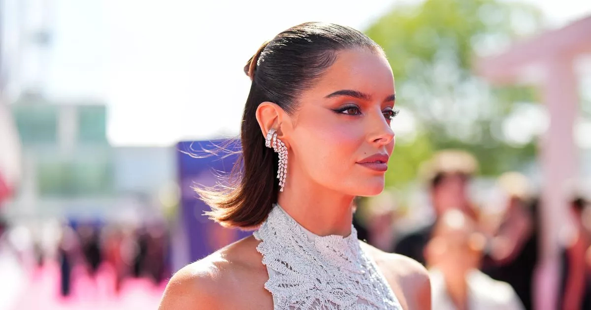 mara-higgins’-baftas-makeup-incorporated-this-staunch-blusher-combo-and-it-has-20%-off