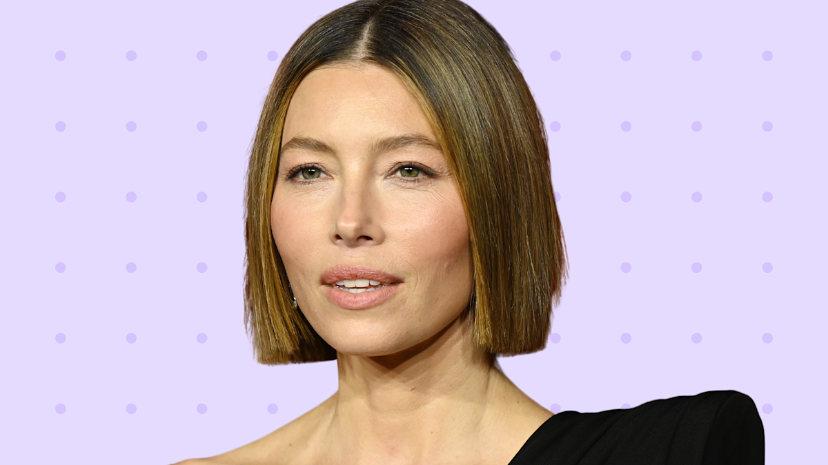 jessica-biel-nails-‘filthy-rich-mom-vogue’-in-‘the-greater-sister’-–-shop-her-staples-for-less