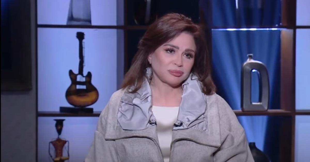 “أنا حجّيت مرتين، الحمد لله”. إلهام شاهين ترد على متابعة تعلق على صور اجازتها من الساحل