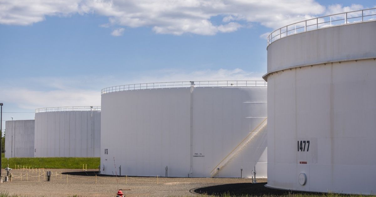Oil maintains its profits supported by optimism over a commercial breakthrough