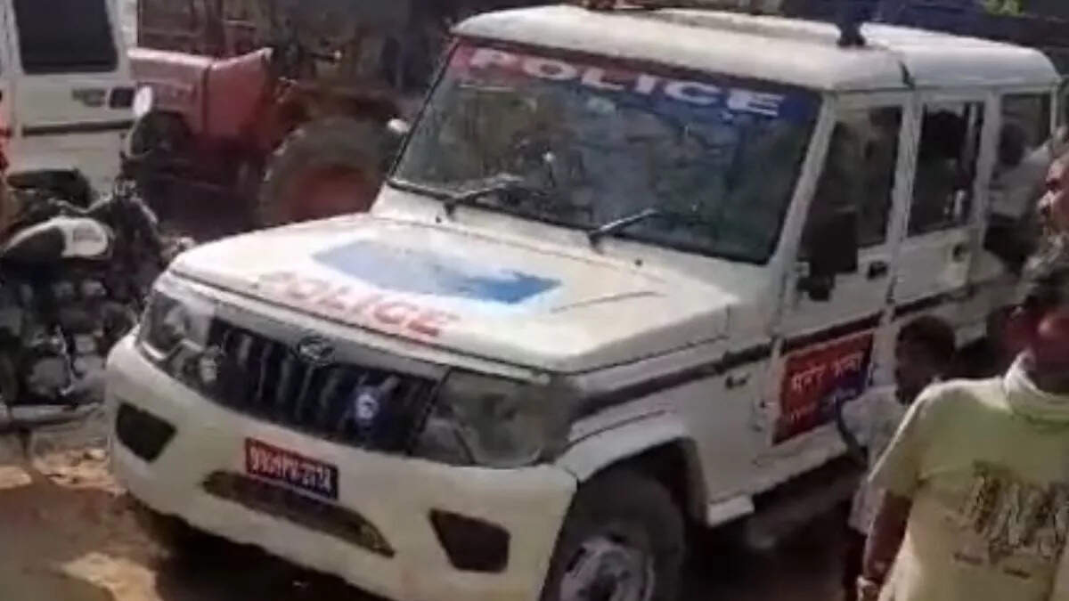 Attack on the police team in Kusheshwarthan, the inspector seriously injured; An arrested