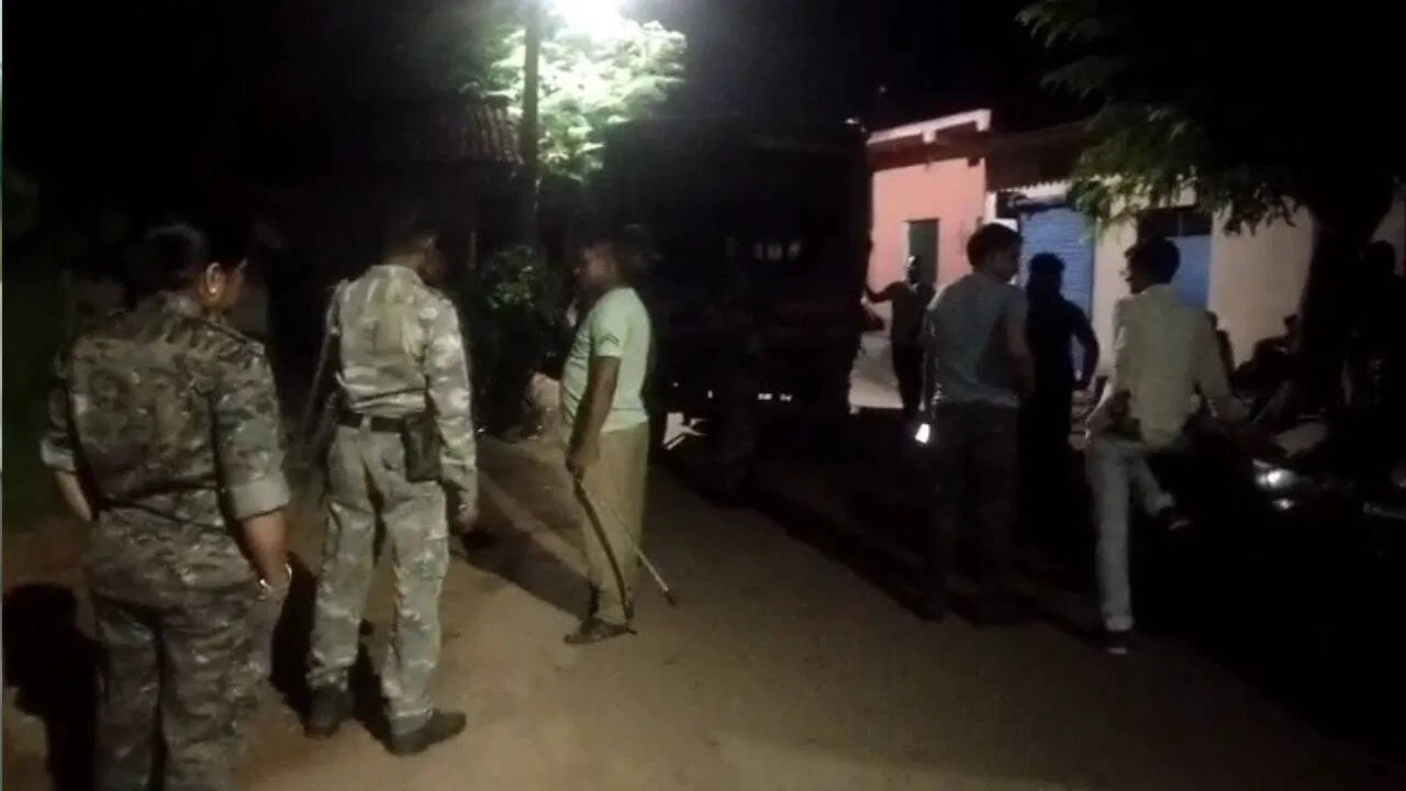 Friends with cycling attacked in the Khunti district, one death, injured another