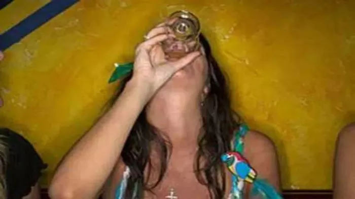 Jaunpur News: In a state of intoxication, women and women have rioted in two places, obsceny with policemen – drunken girls and women create Ruckus in Jaunpur police respond