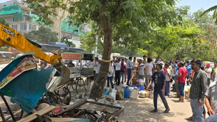 Bulldozer -Action: GMDA, Corporation and Traffic Police in Gurugram; Demolish on MG Road – NCR Gurgaon Bulldozer Action News Anti Encrachment Drive on MG Road by Municipal Corporation