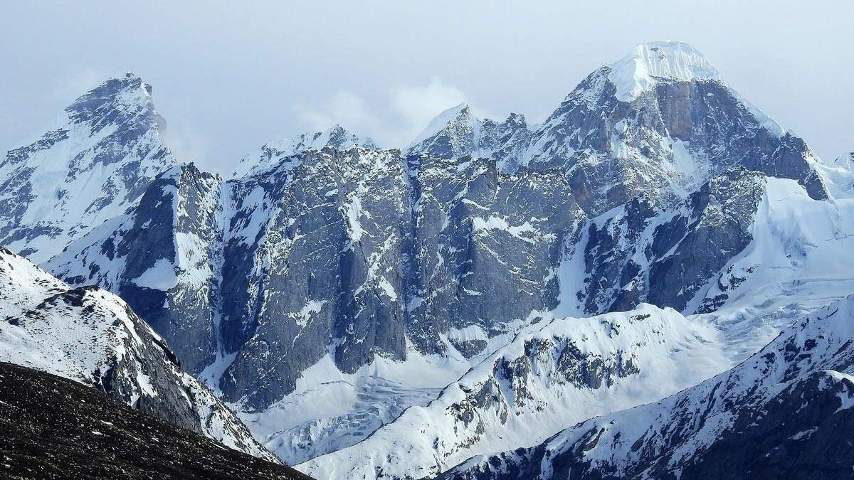 This wonderful village is located about 13 km from Manali, this incredible village will see beauty