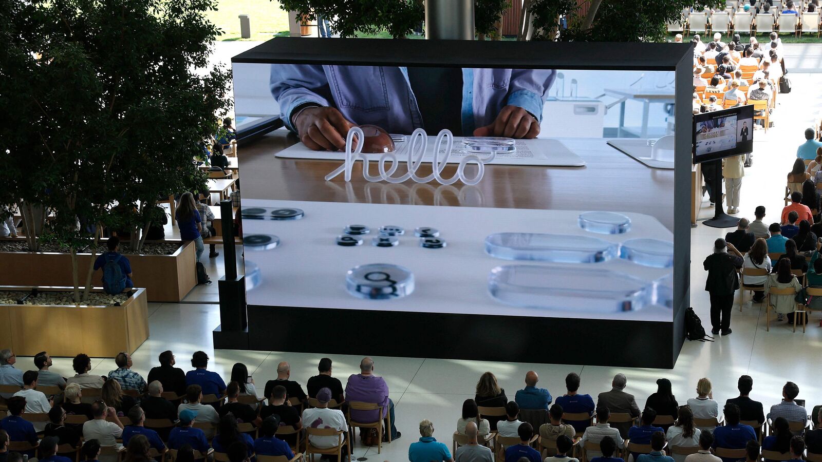 Apple WWDC 2025: The future is liquid glass and live translation