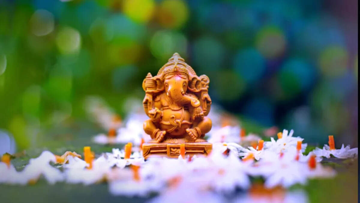 The easiest way to get the special grace of Lord Ganesha, power and beneficiary within 2 minutes of leaked footage will start his singing today