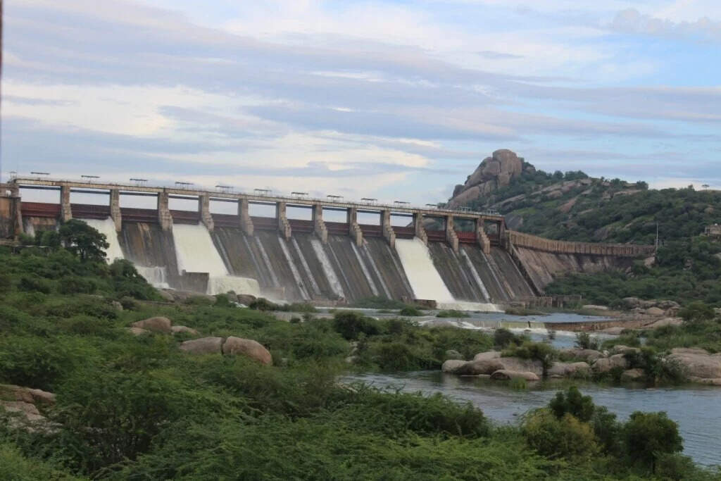 When the destruction was caused by floods, Jawai Dam was …. Watch how this dam called the lifeline of 900 towns in a 3 -minute video.