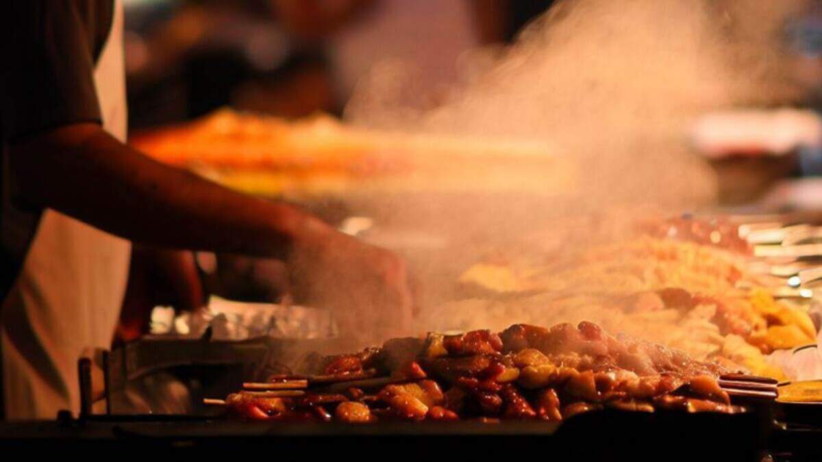 If you also go to Noida, you should also taste the best street food once