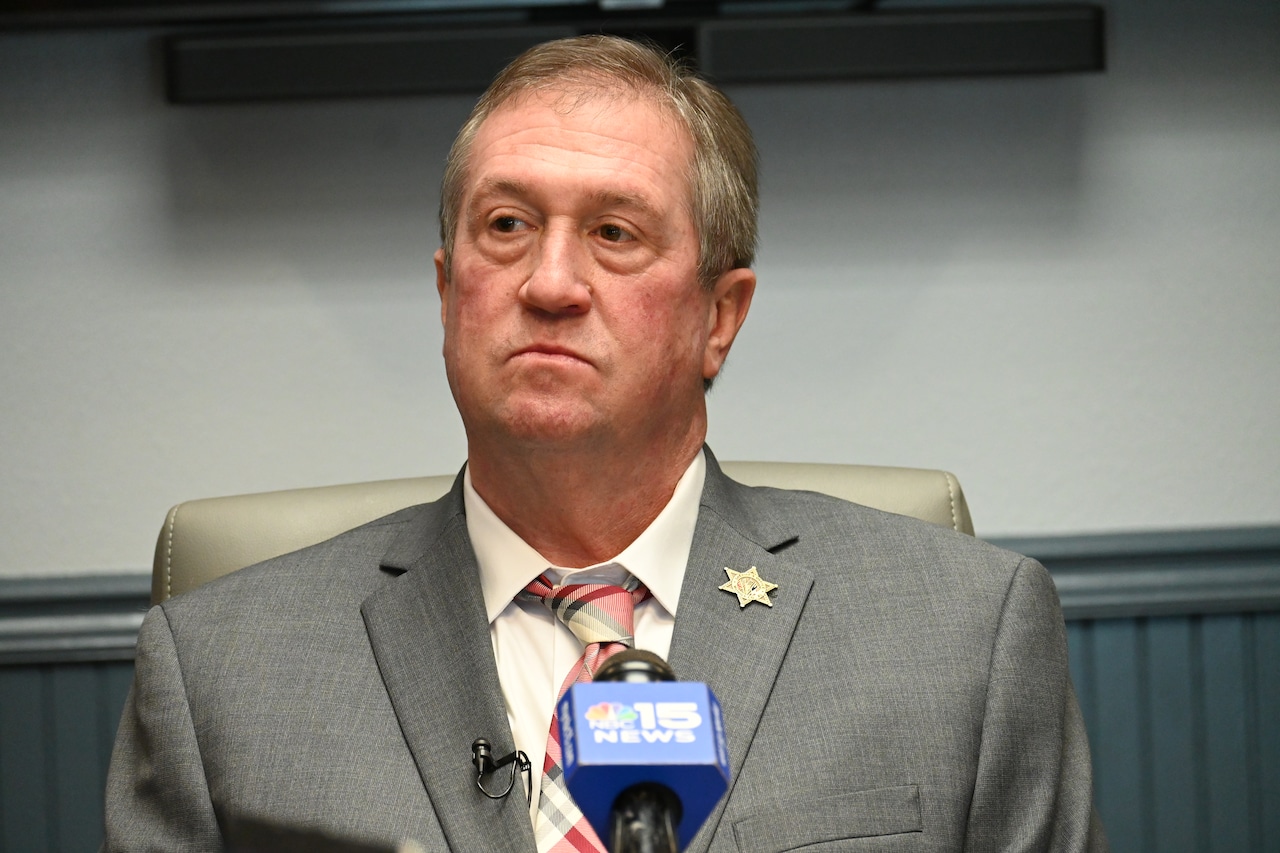alabama-sheriff-walks-again-utter-violence-feedback,-says-he-didn’t-again-‘pulwing’-thru-crowd