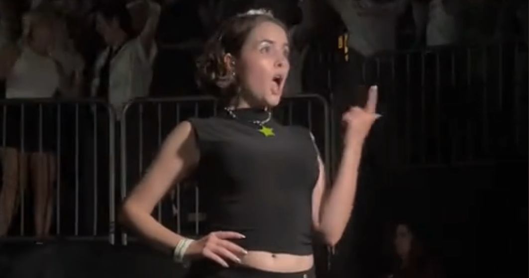 your-whole-apple-dances-performed-at-charli-xcx’s-sweat-tour