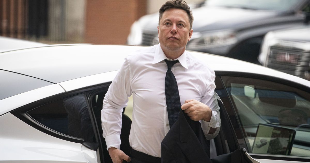 tesla-permits-driver-to-play-video-games-whereas-in-motion