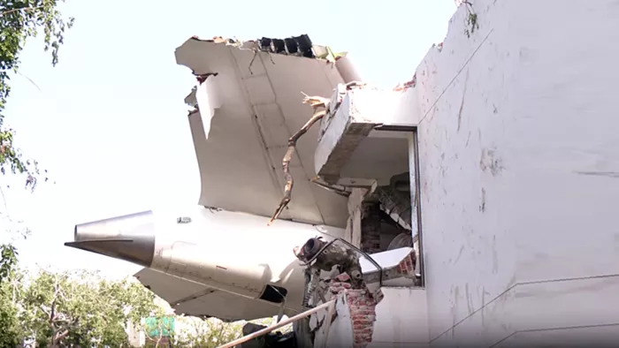 Ahmedabad aircraft accident: Experts said plane crash occurred due to bird collision; Ahmedabad -Airport notorious for Birds -Ahmedabad crushers believe that the plane crash was caused by a bird collision