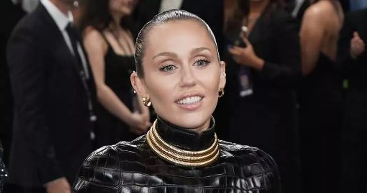 miley-cyrus-breaks-silence-on-family-feud-rumours-with-emotional-statement