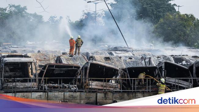 Kadishub said dozens of buses that caught fire in Western Jakarta were not transj -assets