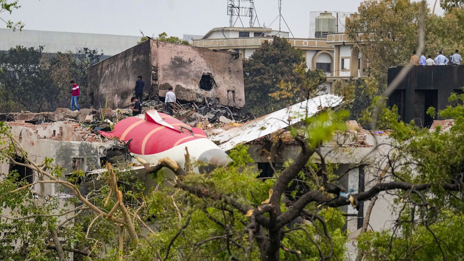 Air India Plane Crash: Lic, Bajaj Allianz Simplify Norms for Claim for Claim for the settlement for victims | Mint