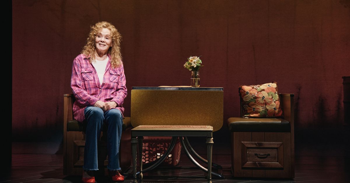 jean-dapper-in-‘call-with-izzy’-on-broadway