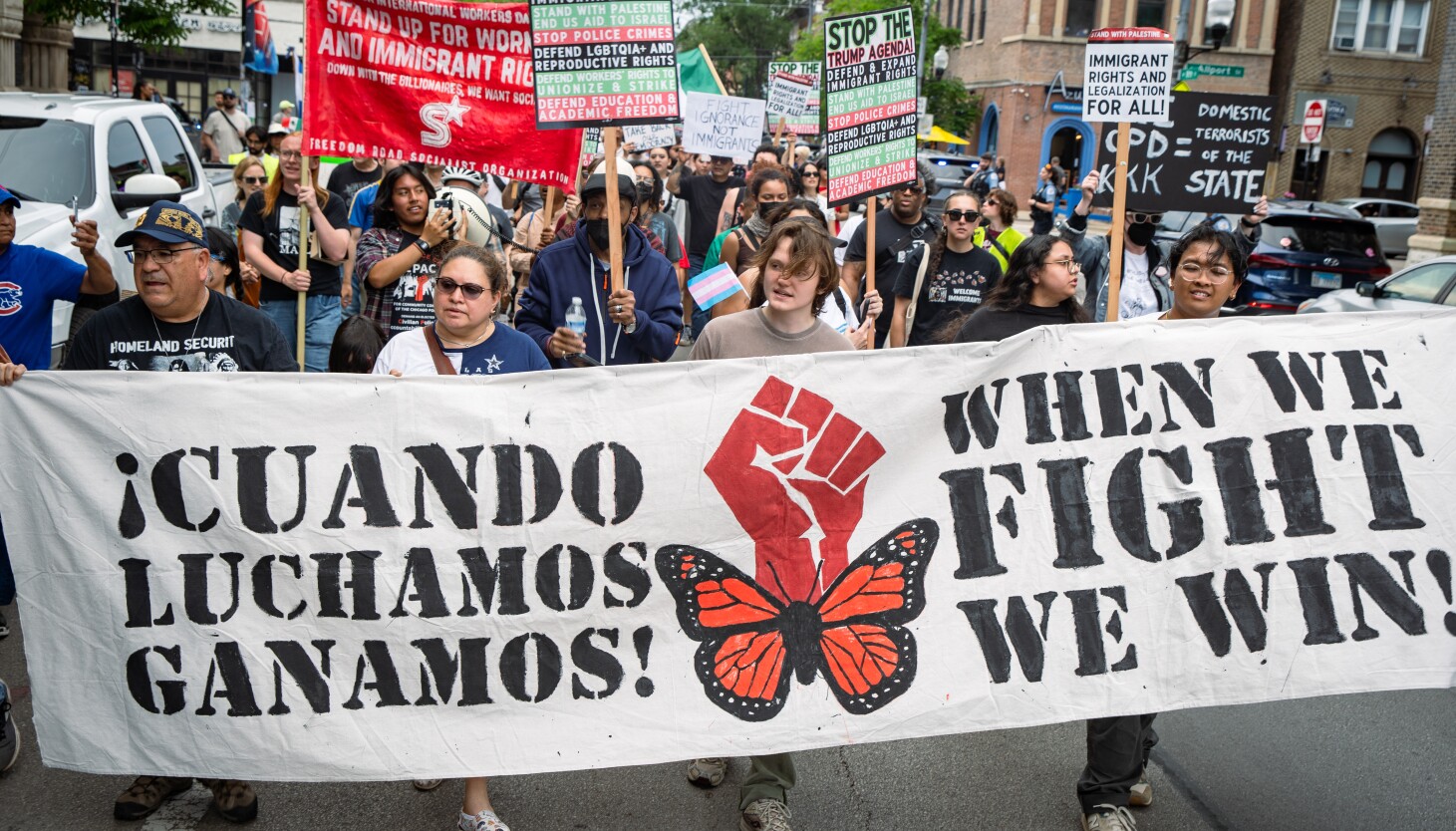 pilsen-protests-denounce-trump-administration’s-stepped-up-ice-raids