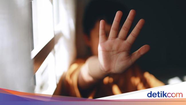 The child of the victim of parents’ torture in South Jakarta has undergone leg operations today