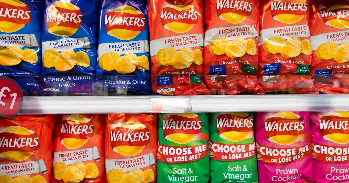 american-dad-tries-uk-crisps-and-issues-surpring-verdict-on-one-flavour