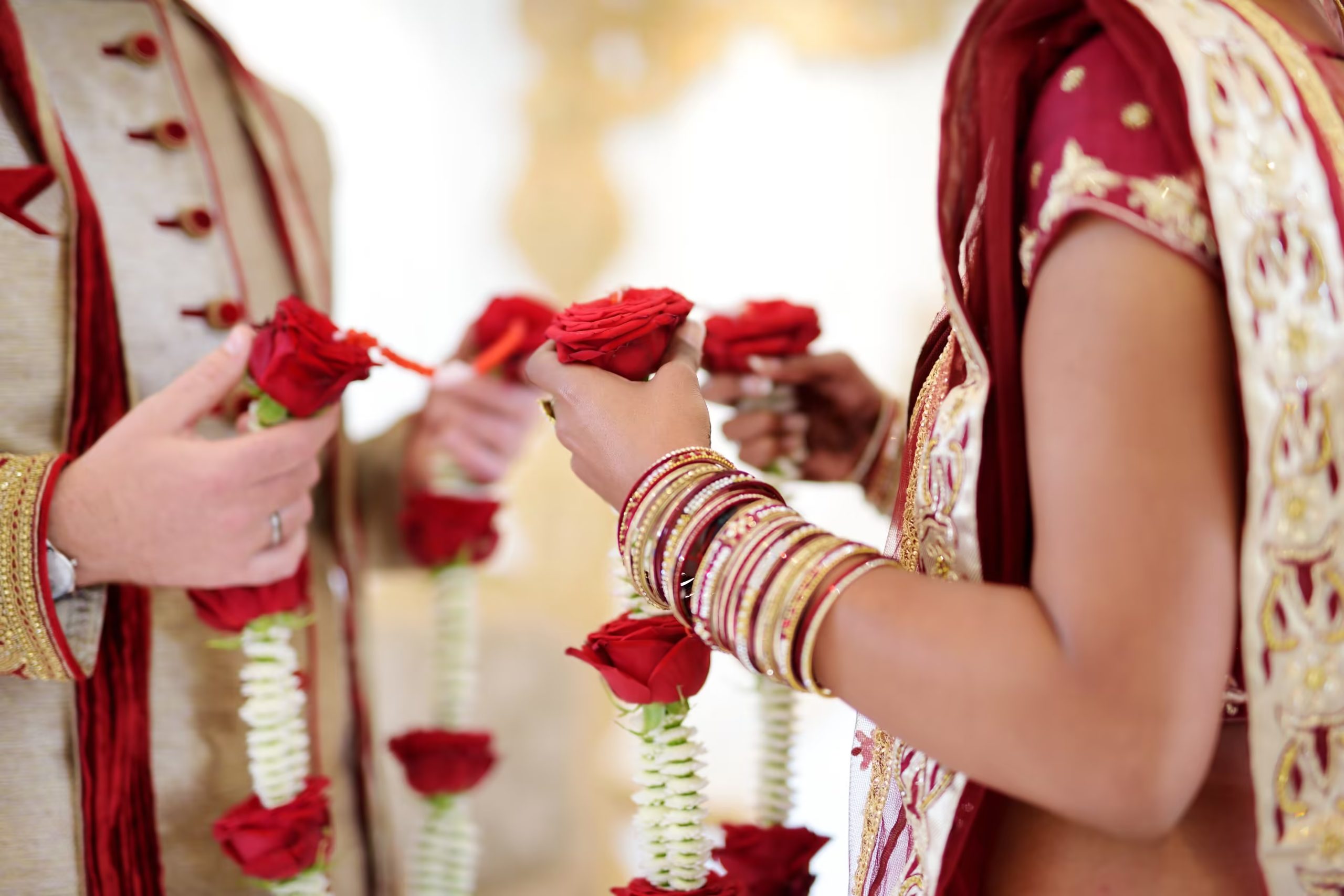 Youth woman gathered in an offensive condition, villagers married, father reached the police