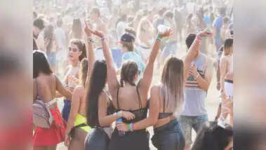 You can also party by going to this beach