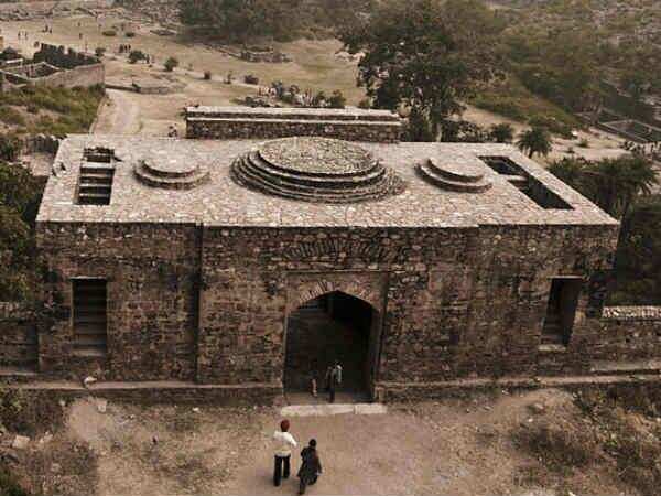 Bhangarh -Fort where the sun stops as soon as the sun goes down! Know the narrow secrets related to these horrible ruins don’t watch this video