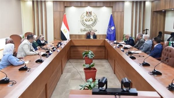 رئيس-هيئة-الدواء-يناقش-آليات-تحديث-سياسات-تسجيل-المستحضرات-الدوائية