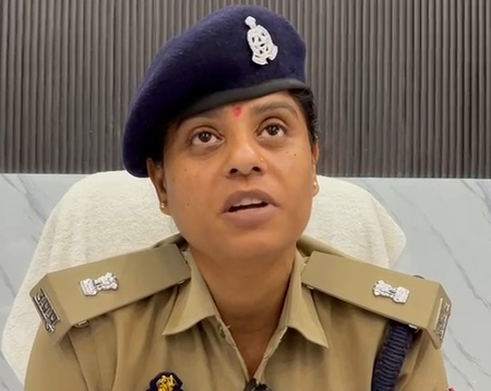 Up: Two accused who have been arrested for cheating Rs 50 Lakh online by becoming fruit-fought sellers