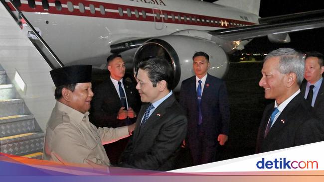 In Singapore, Prabowo was welcomed by Premier Lawrence Wong
