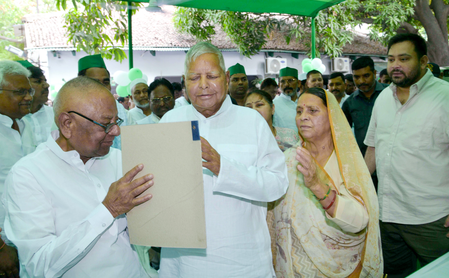 Mangni Lal Mandal submitted nomination for the post of Bihar RJD president, decided to be elected unopposed