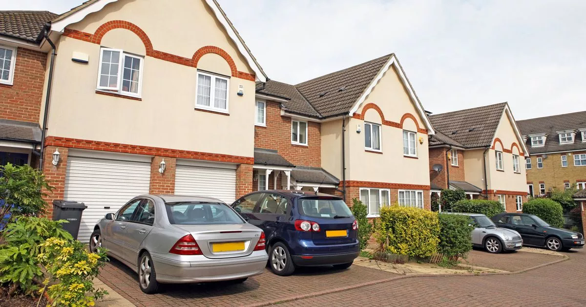 ‘my-neighbour-received’t-pause-the-usage-of-my-driveway-–-i-deem-she’s-taking-advantage’
