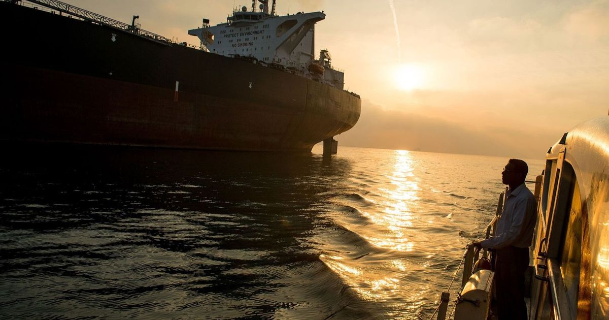 Oil -shipping companies stop their services in Middle East with the fire of war