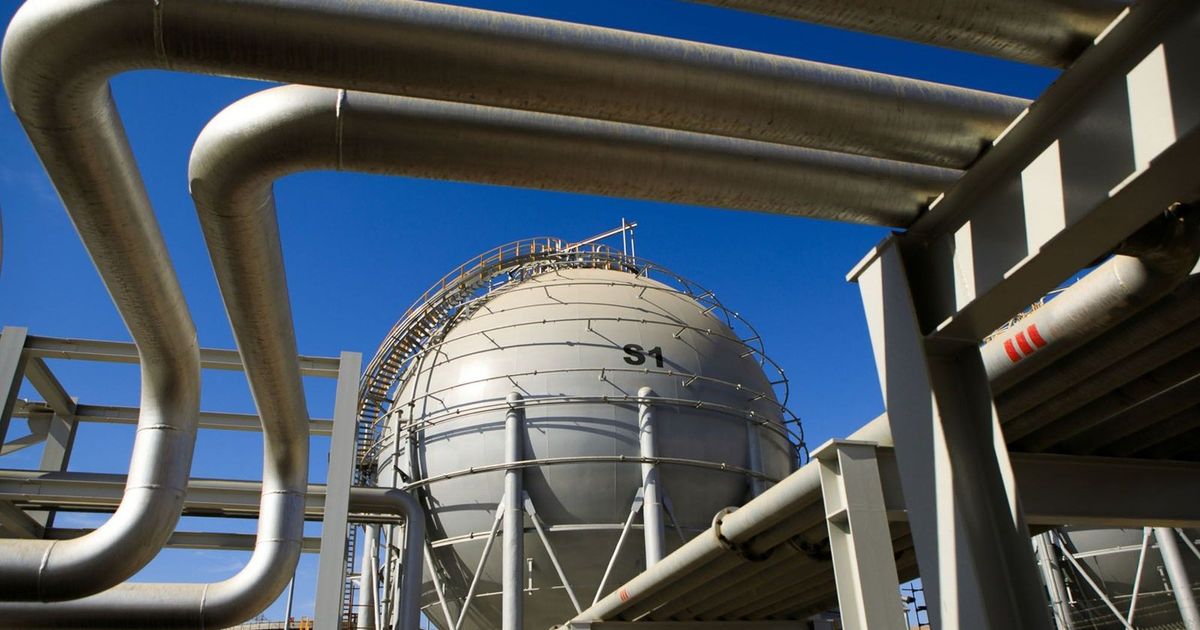 Why does Egypt strengthen the export of energy to Jordan despite their lack of location?
