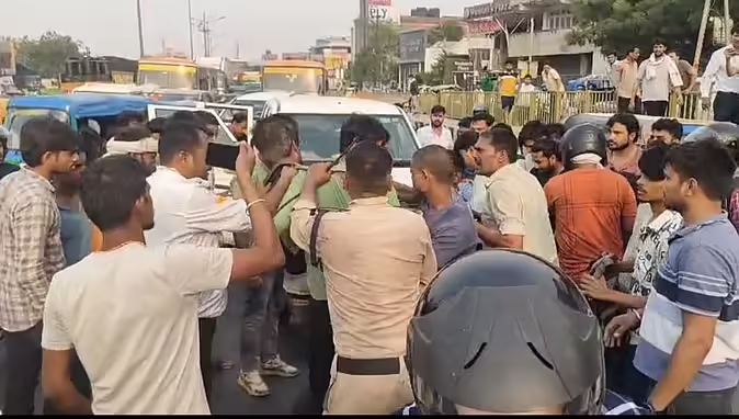 The bike got stuck as soon as the car collided, dragged to 500 meters … the life of such uncle-neck