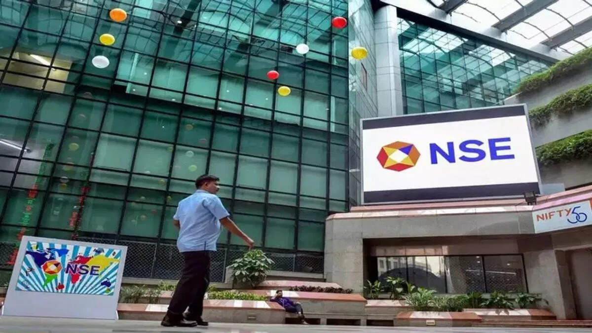 Market opened in Red Mark, Sensex dropped by more than 200 points, about 24800