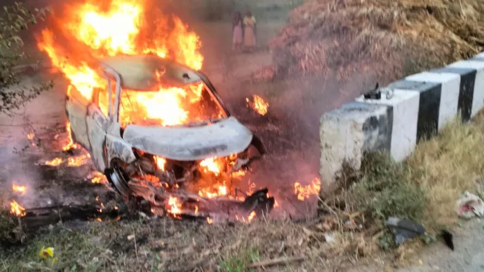 An eligible road accident in Bulandshahr, a car trapped on a cheat, five people burned alive – Bulandshahr car accident five dead in a fiery accident near Jahangirabad
