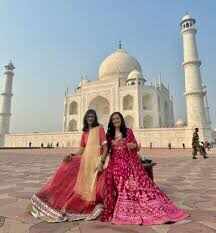 You also have to walk around the Taj Mahal of Rajasthan, cheap with fun