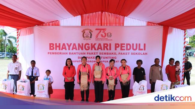 Ketum Bhayangkari holds Baksos in Sorong, Give Child School Packages