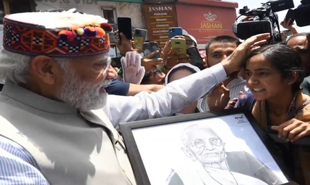 Premier Modi’s mother had a deep commitment to Hiraben, broke protocol after seeing portrait during Shimla Road Show