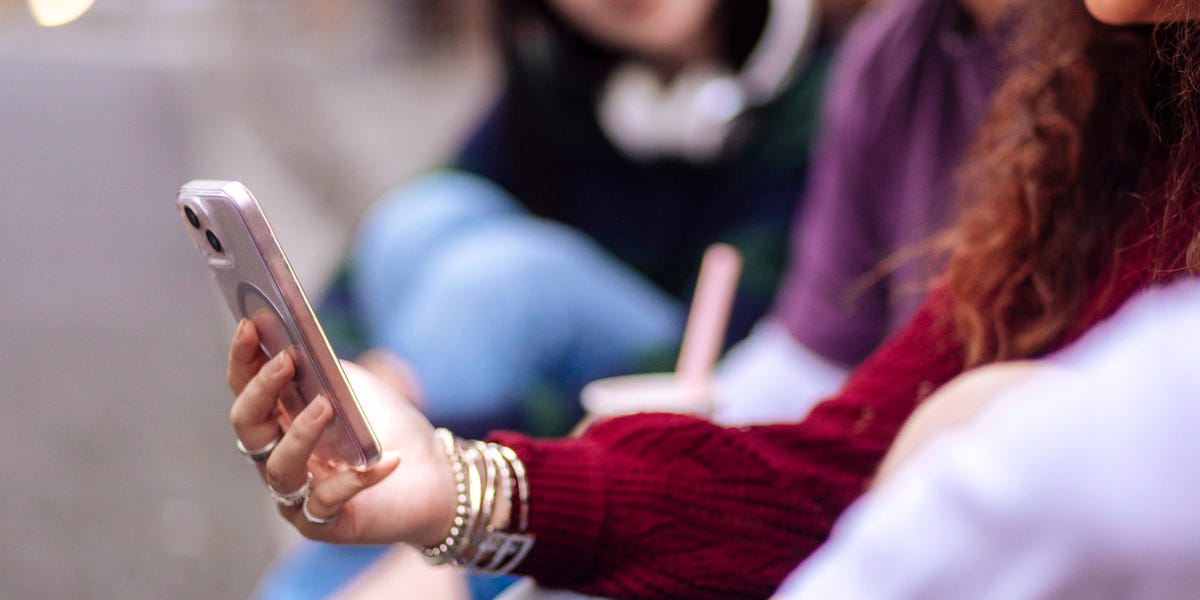 Smartphones Keep my Teens Connected to Each Other, and to Me – ryan