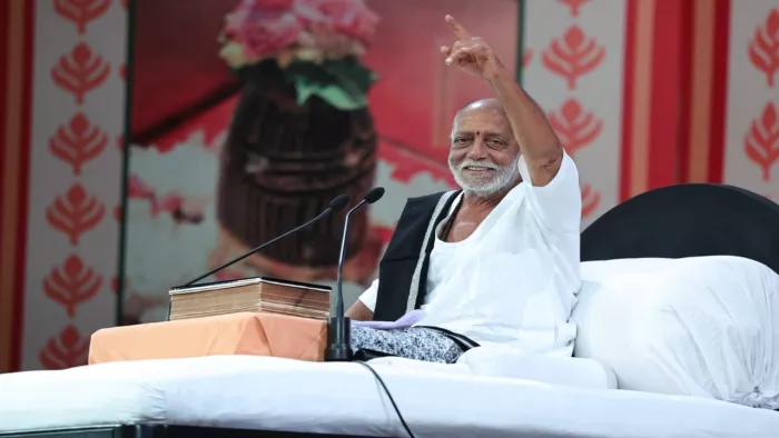 Varanasi News: Morari Bapu said the importance of love in Manas Katha – no more knowledge than this – Morari Bapu about love and knowledge Varanasi News