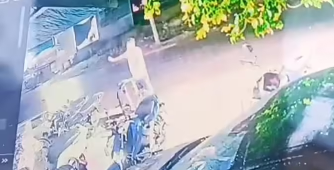 Luxury car hit a security guard in bicycle in Agra, died on the spot