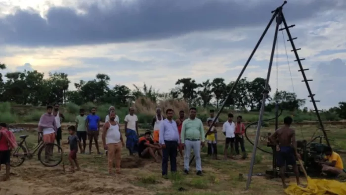 Updated on the bridge to be built on Chandan -Aandhari -River in Banka, Engineers started this job -Banka News Land Testing Start for Vasudevpur Bridge Construction